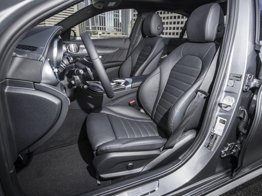  Mercedes-Benz C300 4Matic AMG Line 2015 года  (US) (фото 19 из 23)